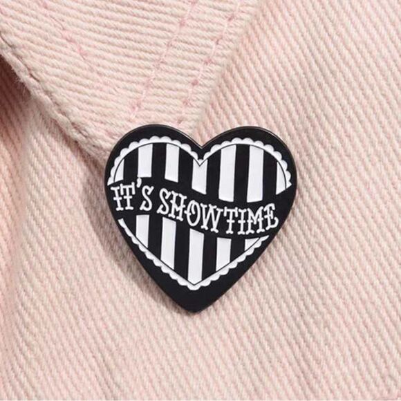 Goth Beetlejuice Heart Pin,”it’s showtime!” Tim Burton fun! - Picture 1 of 2